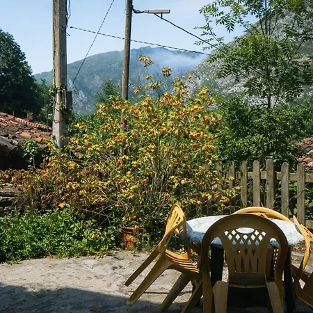 Casa Yanu Histórica En Parque Natural De Ponga Сasa de vacaciones