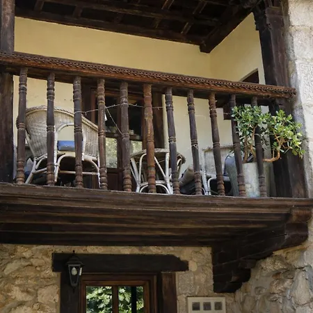 Prázdninový dům Casa Yanu Historica En Parque Natural De Ponga *